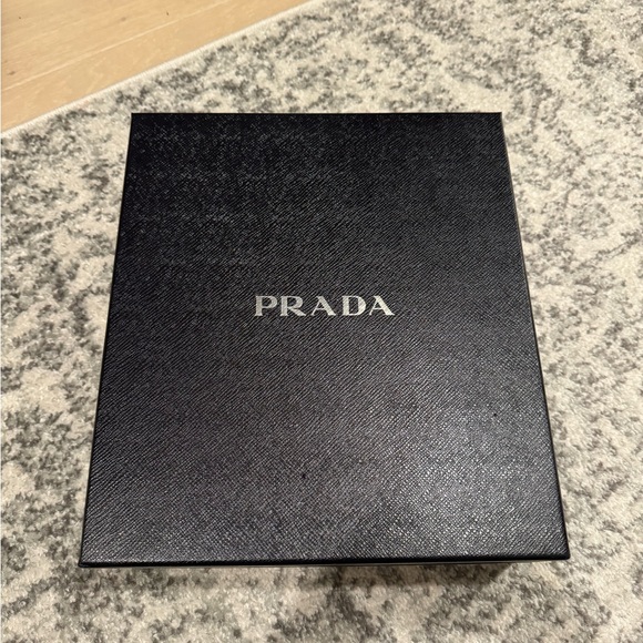 Prada Re-Edition 2000 Mini bag with silver tone - Picture 1 of 4